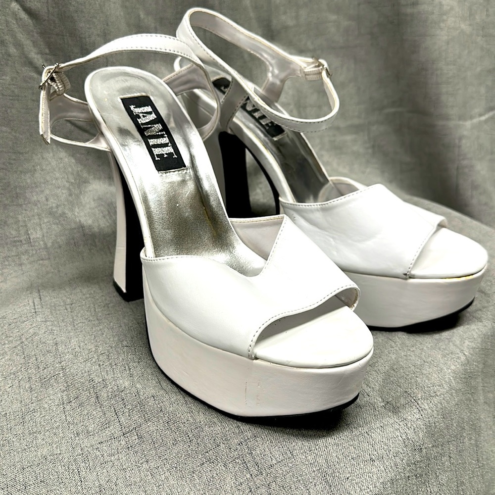 Jante Size 10 White platform heeled sandal